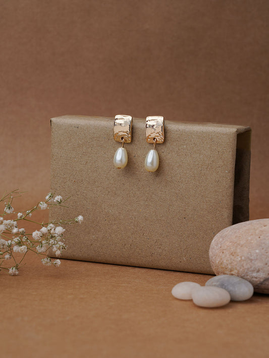 Dainty Pearl Earring