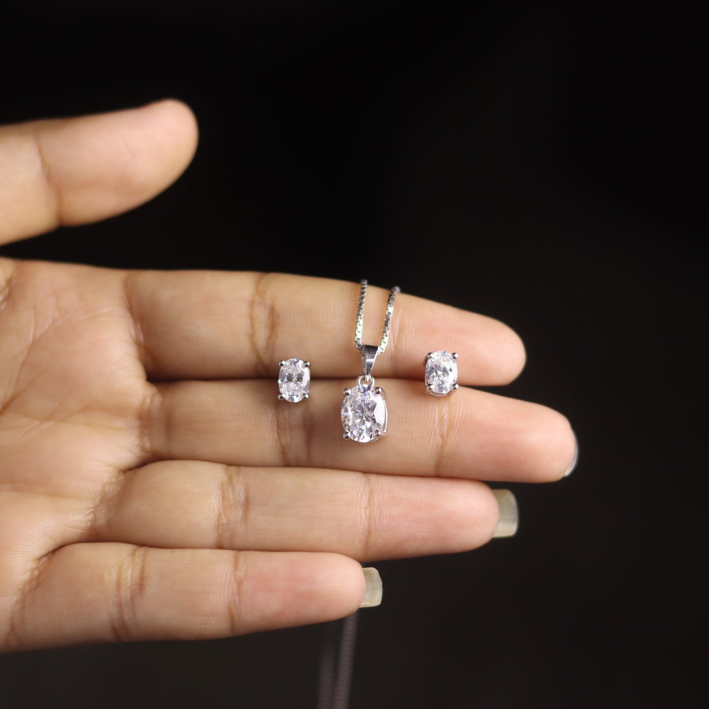 Solitaire Shine Pendant Set